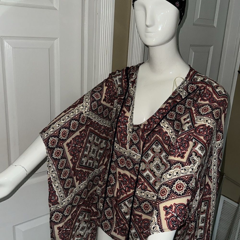 WEST  KEI NORDSTROM. FLORAL BATWING BLOUSE